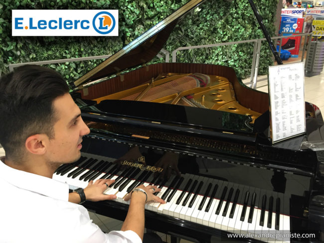 animation piano centre commercial